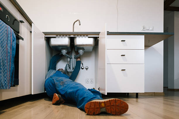 Professional Drain Cleaning technician working in Glen Ellyn, IL